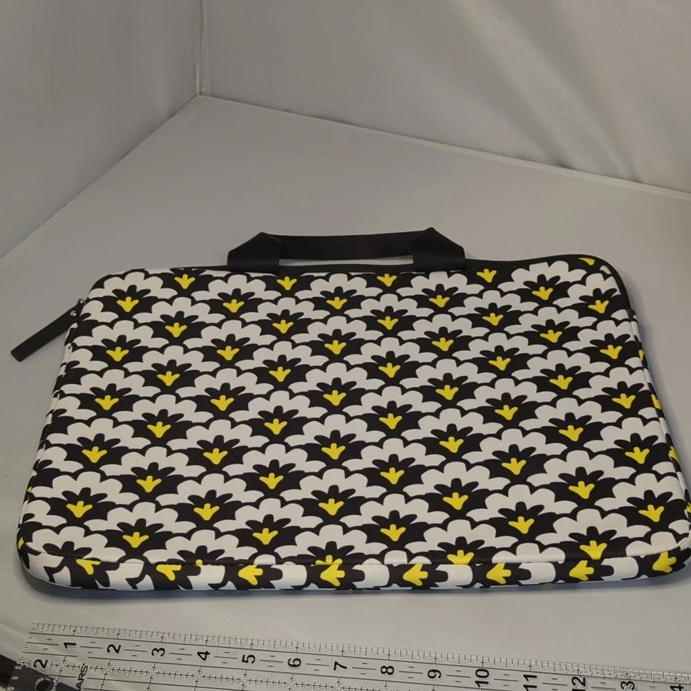 Vera Bradley Neoprene Padded Laptop Bag Fanfare Print 2014 Retired